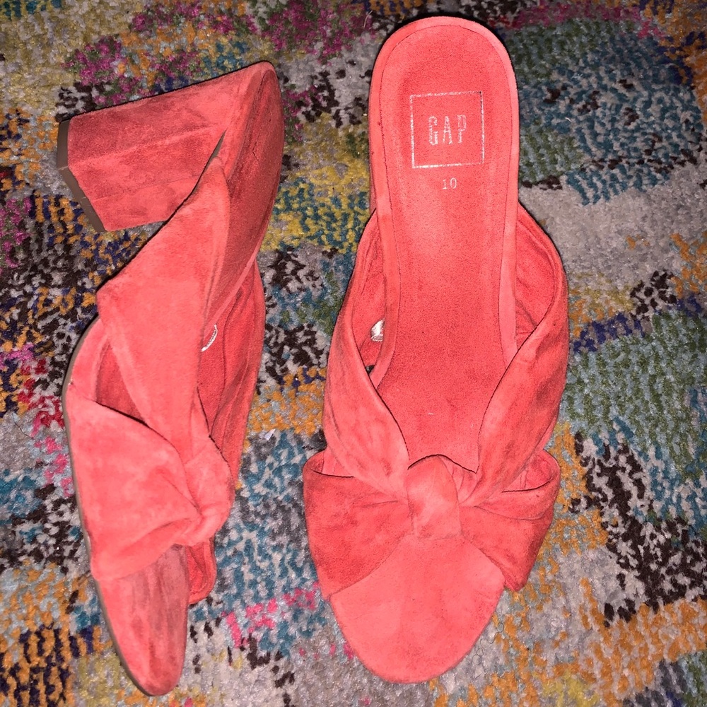 Knotted Strap Block Heel Mules